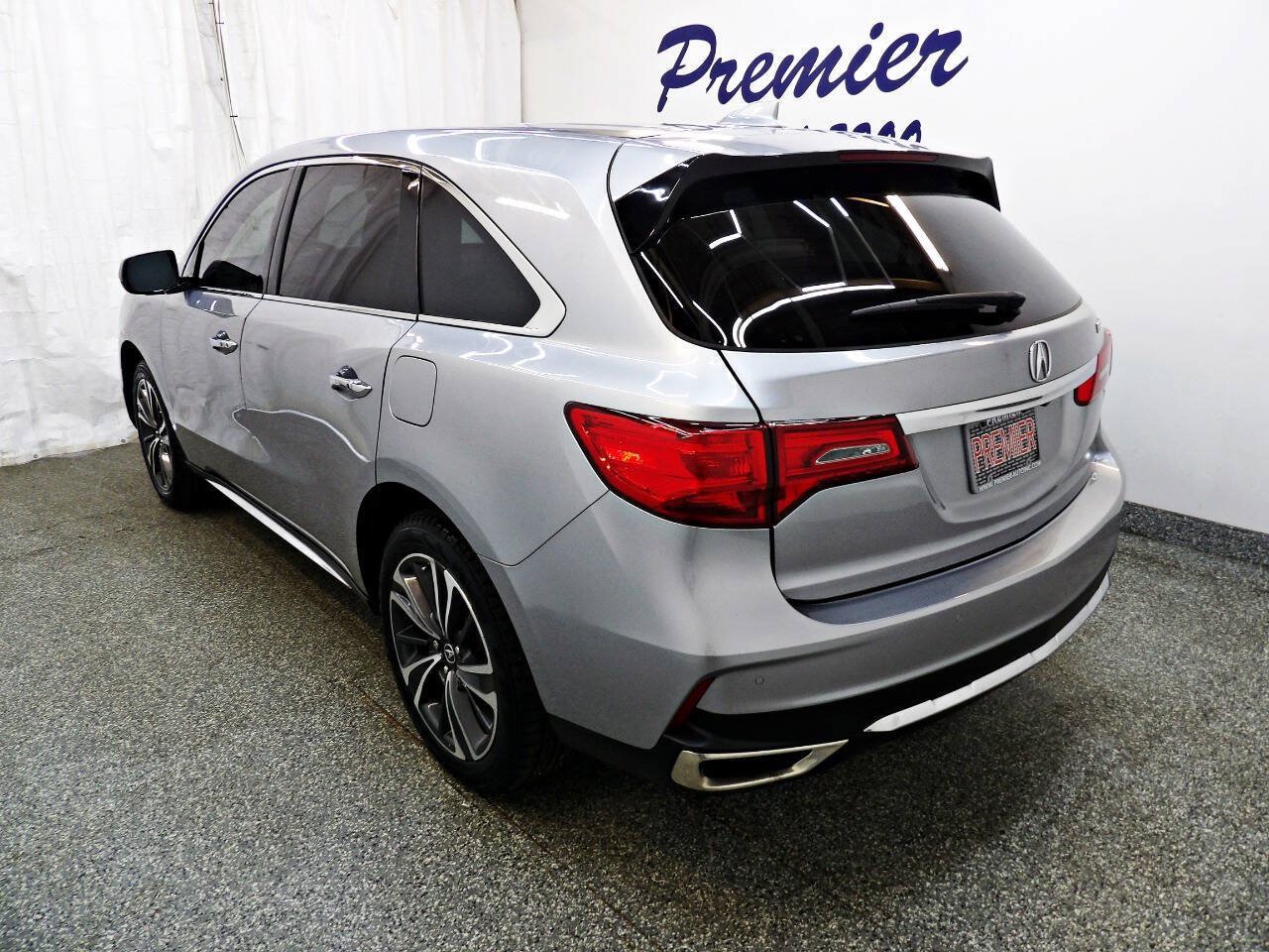 Used 2020 Acura MDX w/ Technology Package FWD image 4