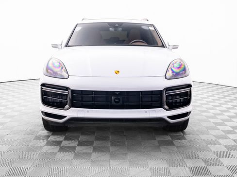 Certified 2023 Porsche Cayenne Turbo AWD/4WD image 9