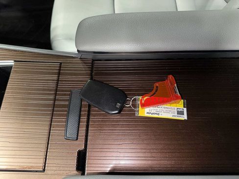 Certified 2023 Toyota Sienna XLE FWD image 33