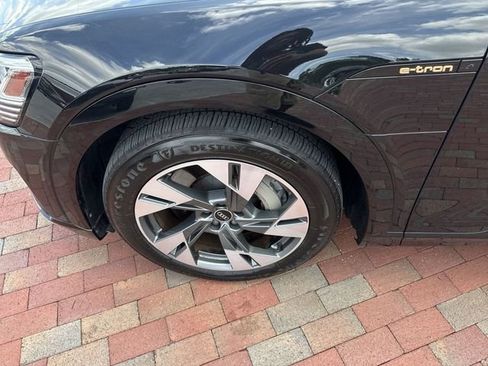 Used 2021 Audi e-tron Premium w/ Towing Package AWD/4WD image 10