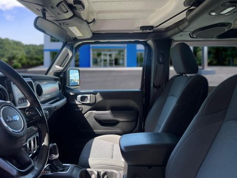 Used 2019 Jeep Wrangler Sport AWD/4WD image 12