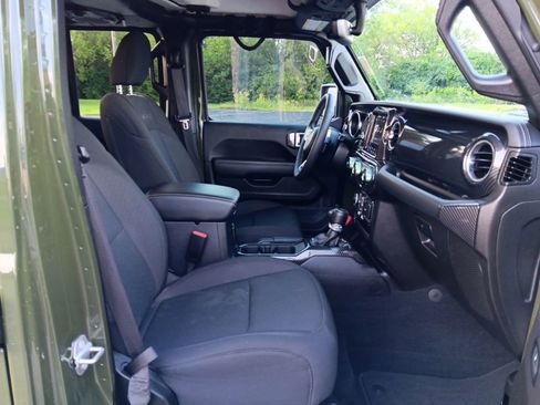 Used 2023 Jeep Gladiator Overland AWD/4WD image 37