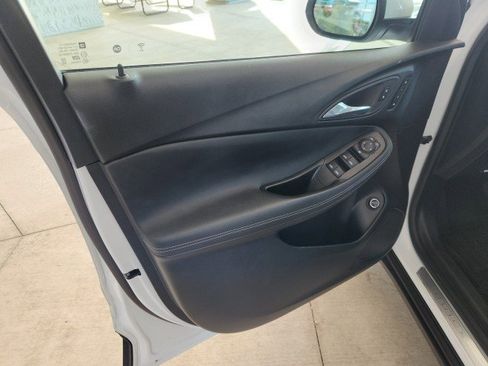 Used 2022 Buick Encore GX Essence w/ Experience Buick Package image 18