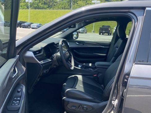 New 2025 Jeep Grand Cherokee L Limited w/ Luxury Tech Group II image 16