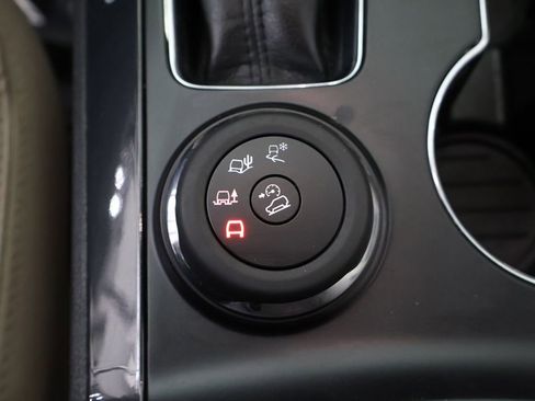 Used 2018 Ford Explorer XLT w/ Equipment Group 202A AWD/4WD image 57