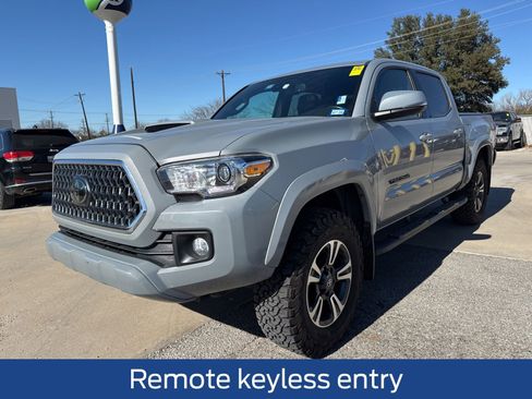 Used 2019 Toyota Tacoma TRD Sport image 3