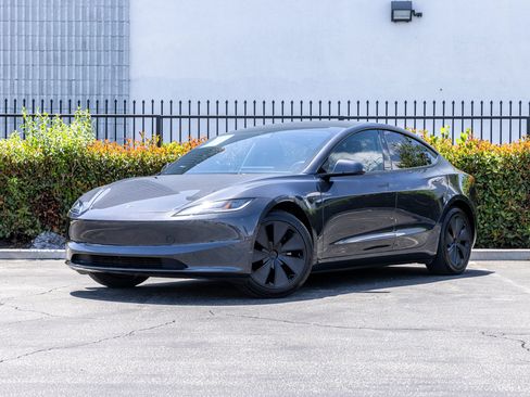 Used 2024 Tesla Model 3 Standard Range RWD image 3
