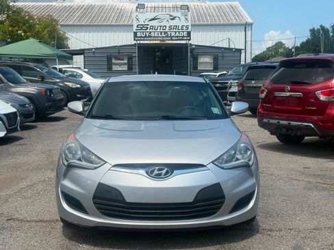 Used 2016 Hyundai Veloster FWD image 4