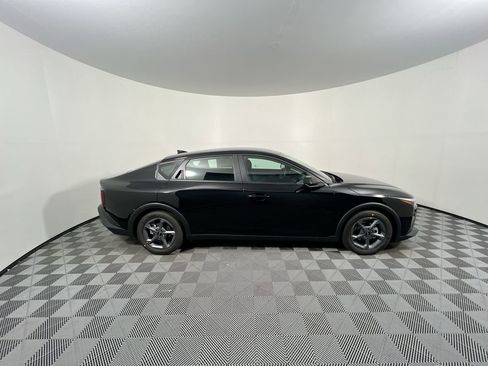 New 2025 Kia K4 LXS image 2