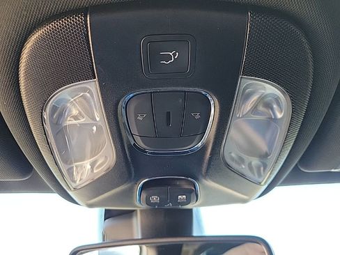 Used 2024 Jeep Compass Latitude w/ Sun and Sound Group image 19