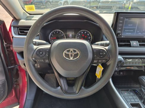 Used 2021 Toyota RAV4 LE AWD/4WD image 17