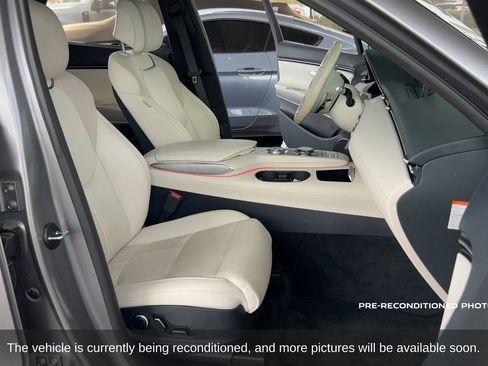 Used 2025 Genesis Electrified GV70 AWD/4WD image 15