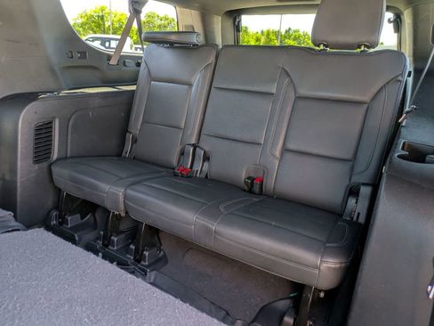 Used 2022 Chevrolet Suburban LT AWD/4WD image 34