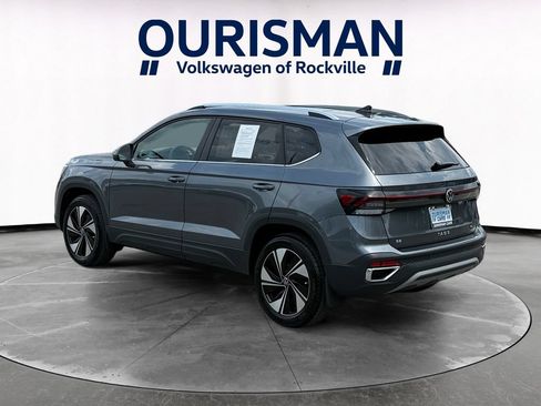 Used 2025 Volkswagen Taos SE w/ Panoramic Sunroof Package AWD/4WD image 4