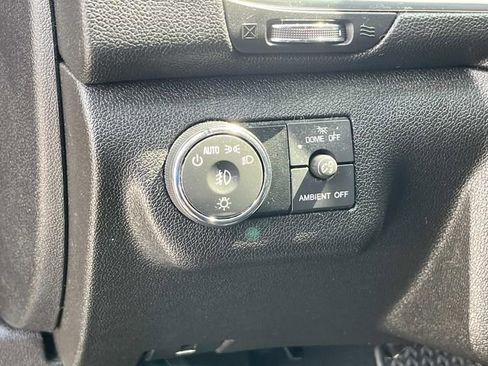 Used 2017 Chevrolet Traverse LT w/ Style and Technology Package FWD image 31