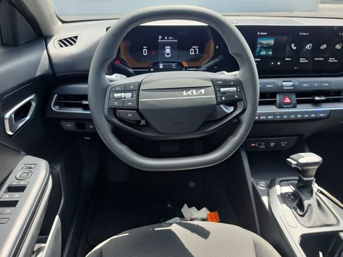 New 2026 Kia K4 FWD image 12