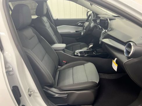 New 2026 Chevrolet Trax LT w/ Driver Confidence Package FWD image 21