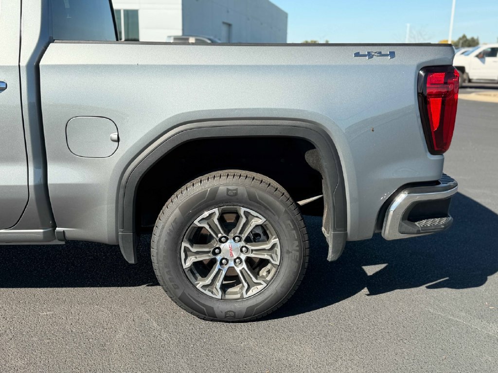 Used 2025 GMC Sierra 1500 SLT AWD/4WD image 13