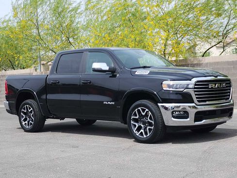 Used 2025 RAM 1500 Laramie AWD/4WD image 3