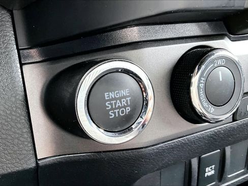 Used 2023 Toyota Tacoma TRD Off-Road image 33