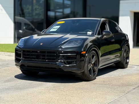Used 2025 Porsche Cayenne GTS image 2