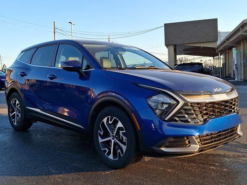 Used 2023 Kia Sportage EX image 3