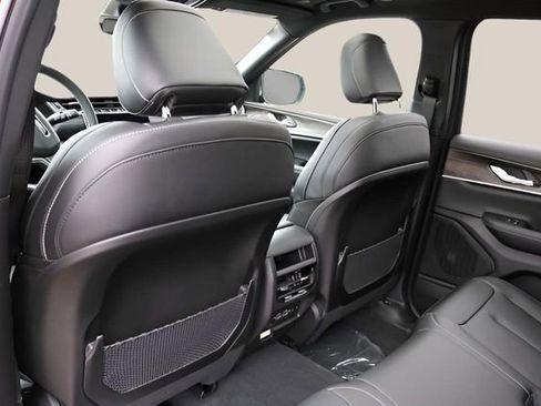 New 2025 Jeep Grand Cherokee Limited image 15