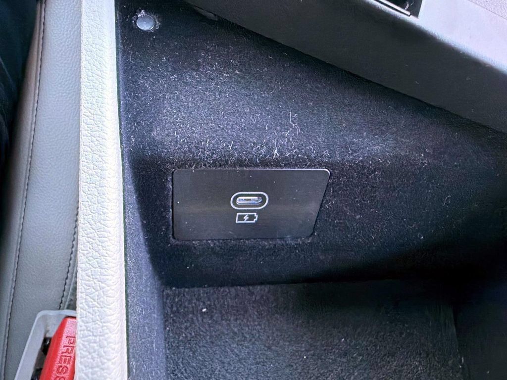 Certified 2025 Genesis G70 2.5T AWD/4WD image 35
