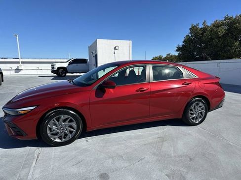 Used 2023 Nissan Rogue SV image 32