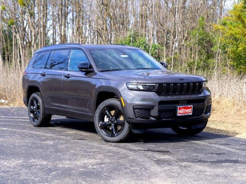 New 2025 Jeep Grand Cherokee L Altitude image 2