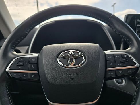 Used 2021 Toyota Highlander XLE AWD/4WD image 21