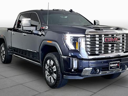 Used 2024 GMC Sierra 2500 Denali w/ Denali Reserve Package AWD/4WD image 3
