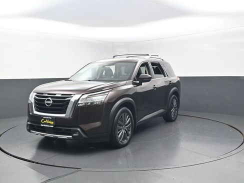 Used 2022 Nissan Pathfinder SL w/ SL Premium Package FWD image 4