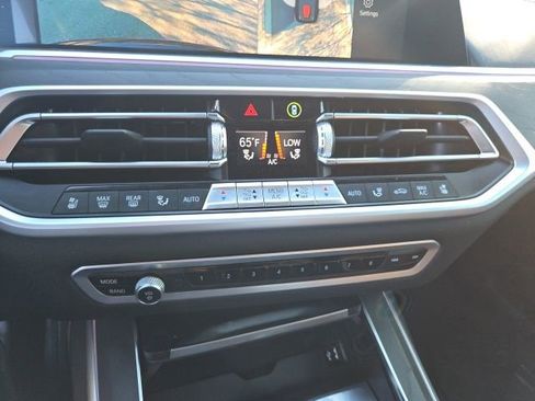 Used 2022 BMW X7 xDrive40i w/ M Sport Package image 11