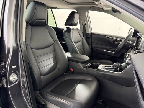 Used 2022 Toyota RAV4 XLE Premium FWD image 19