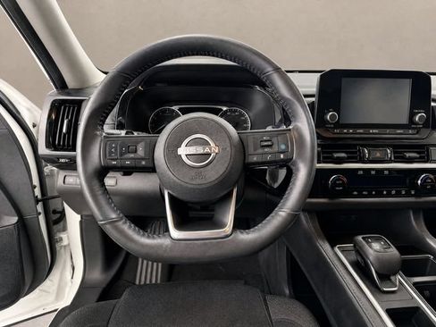 Used 2025 Nissan Pathfinder SV AWD/4WD image 17
