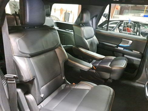 Used 2025 Ford Expedition Tremor AWD/4WD image 12