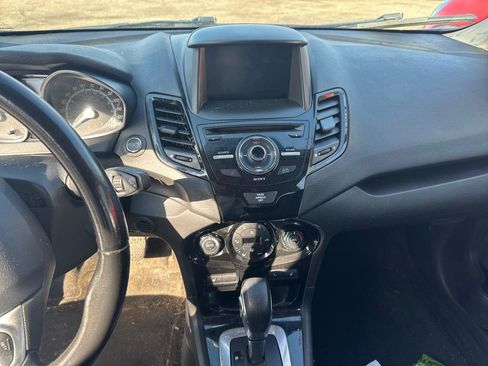 Used 2014 Ford Fiesta Titanium image 7