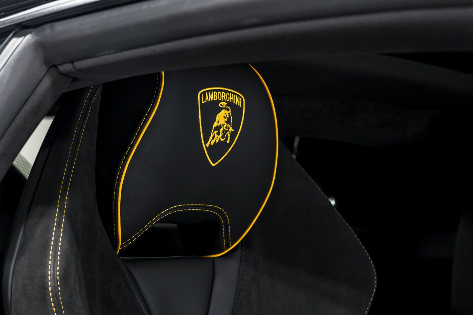 Used 2023 Lamborghini Huracan Tecnica RWD image 37