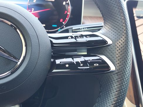 Used 2024 Mercedes-Benz GLC 300 4MATIC image 20