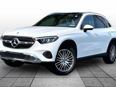 Used 2023 Mercedes-Benz GLC 300 4MATIC image 2