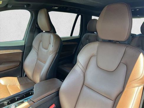 Used 2024 Volvo XC90 T8 Plus w/ Protection Package Premier AWD/4WD image 16