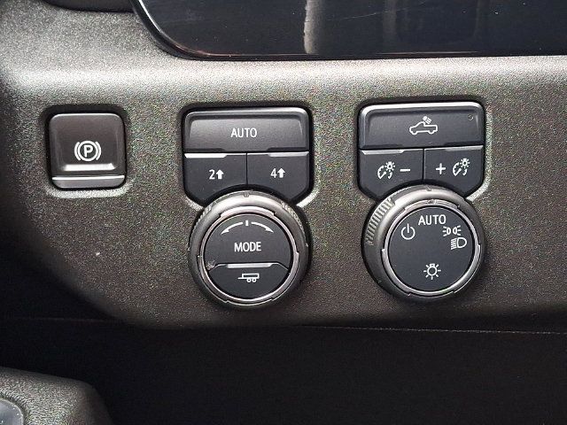 Used 2025 Chevrolet Silverado 1500 LT AWD/4WD image 25