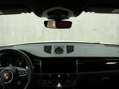 Certified 2025 Porsche Macan AWD/4WD image 16