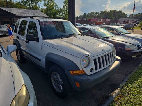 Used 2007 Jeep Liberty Sport AWD/4WD image 3