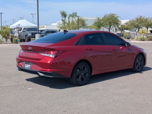 Used 2023 Hyundai Elantra SEL w/ Cargo Package FWD image 5