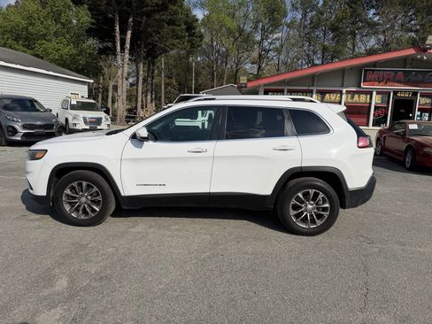 Used 2019 Jeep Cherokee Latitude Plus image 3