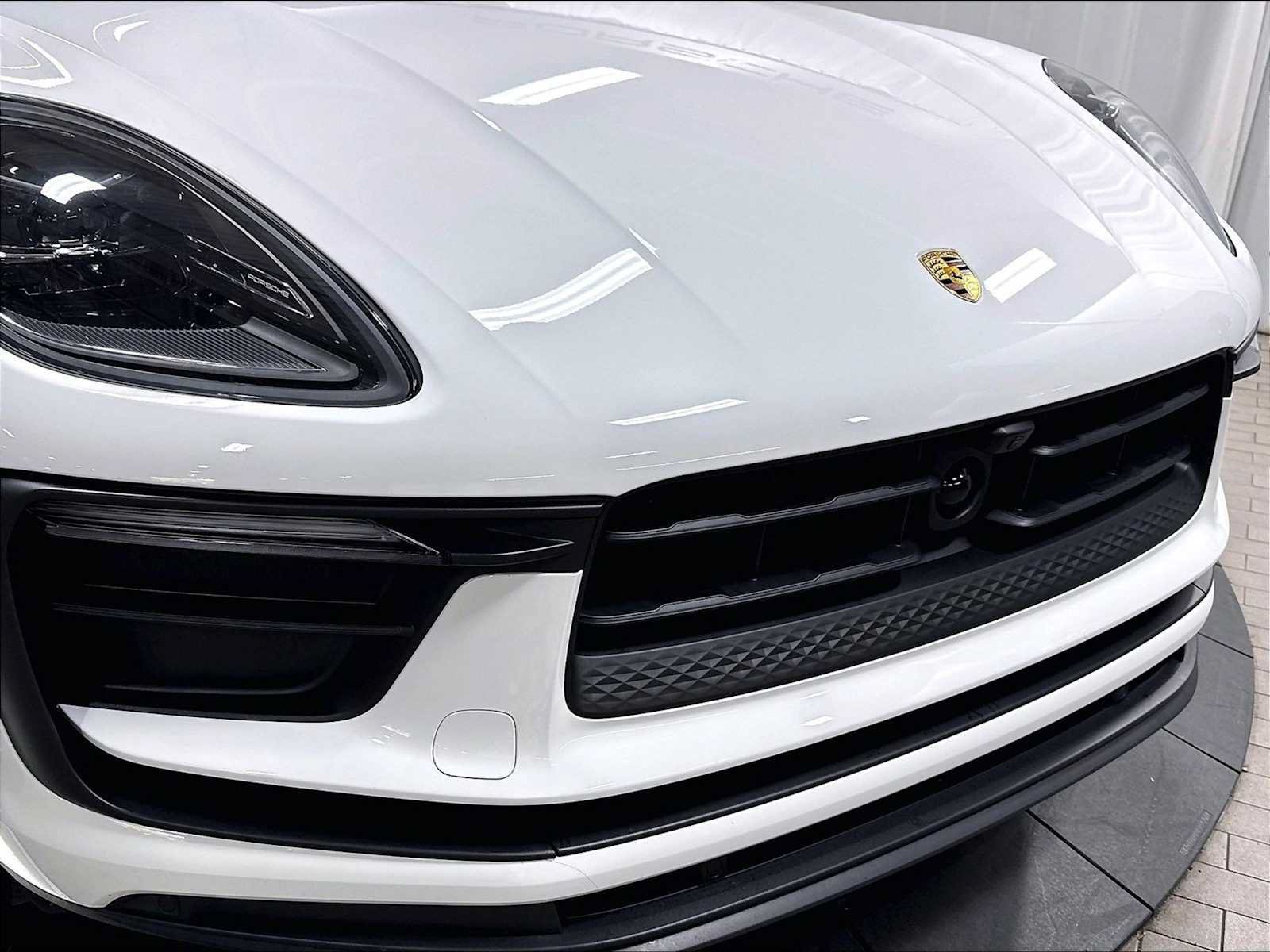 Used 2026 Porsche Macan AWD/4WD image 33