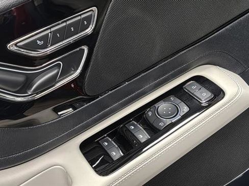 Used 2025 Lincoln Aviator AWD image 33