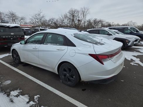 Used 2021 Hyundai Elantra SEL image 2